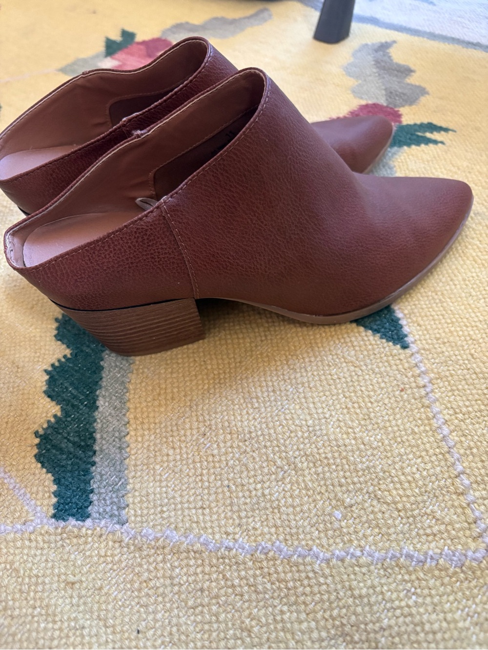 Universal Thread Brown Leather Pointed Toe Mules